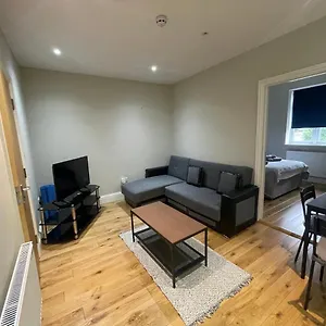 Lovely 1 Bedroom With On Street Parking Apartamento